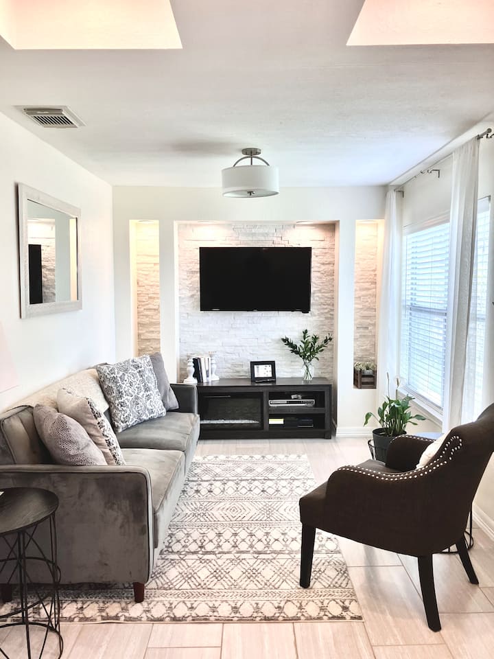 Modern Country Living - Stephenville, TX