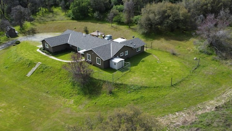 Waxberry Getaway Sequoia/Kings Canyon National Pks