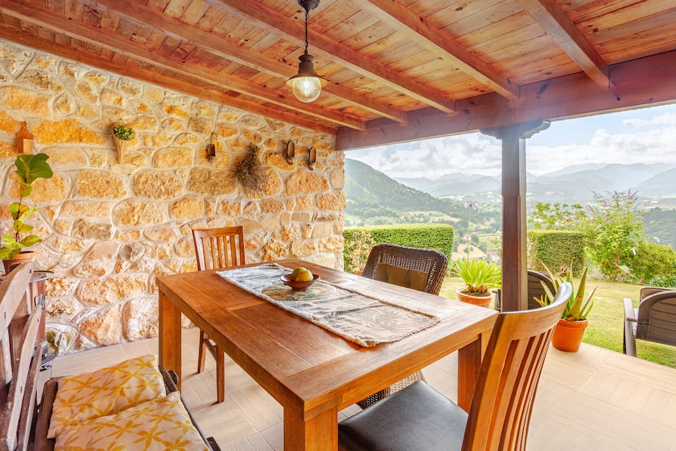 Casa Prado El Cardín, a stone house below the Sueve, Borines, Asturias, Spain, photo 4 of 10