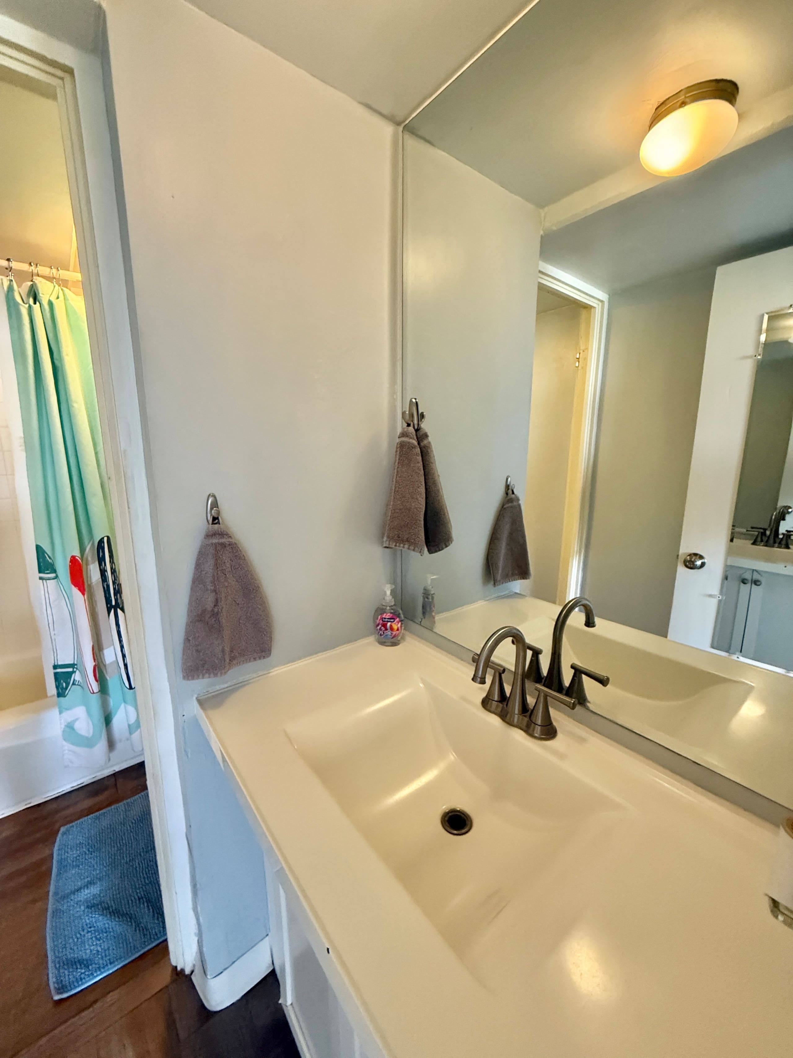 Waikiki studio with balcony block from the beach - Photo 7