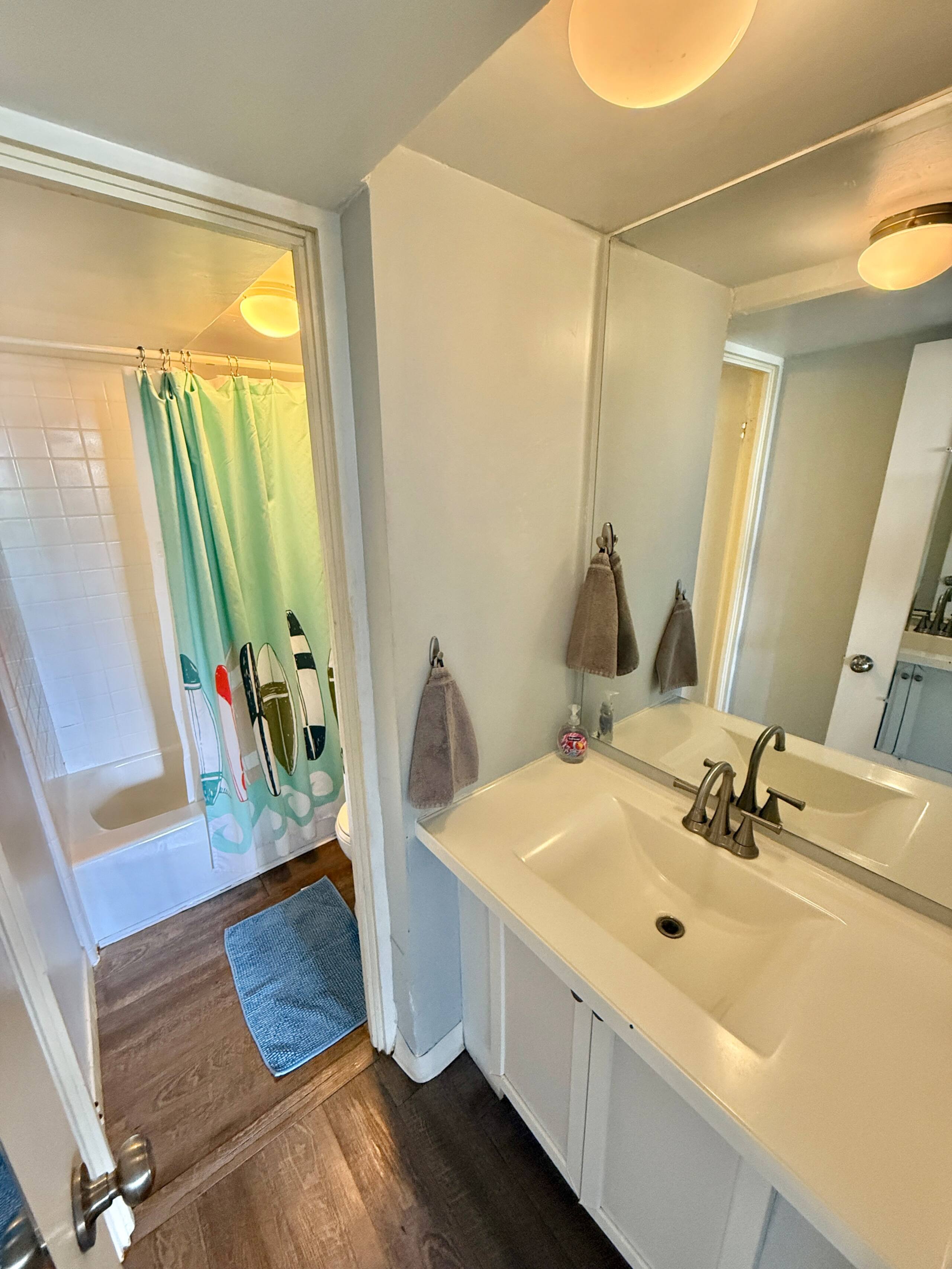 Waikiki studio with balcony block from the beach - Photo 8