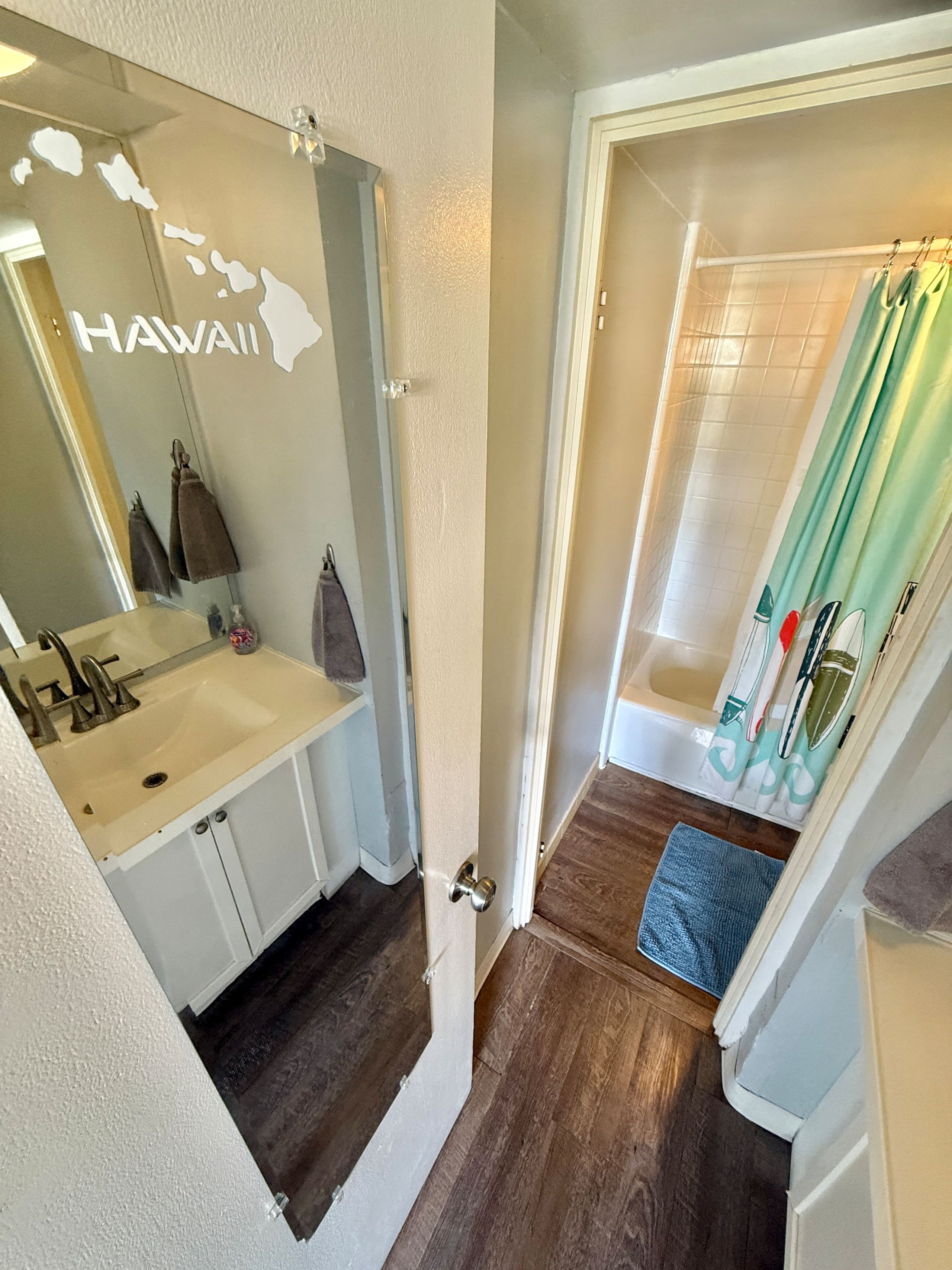 Waikiki studio with balcony block from the beach - Photo 9
