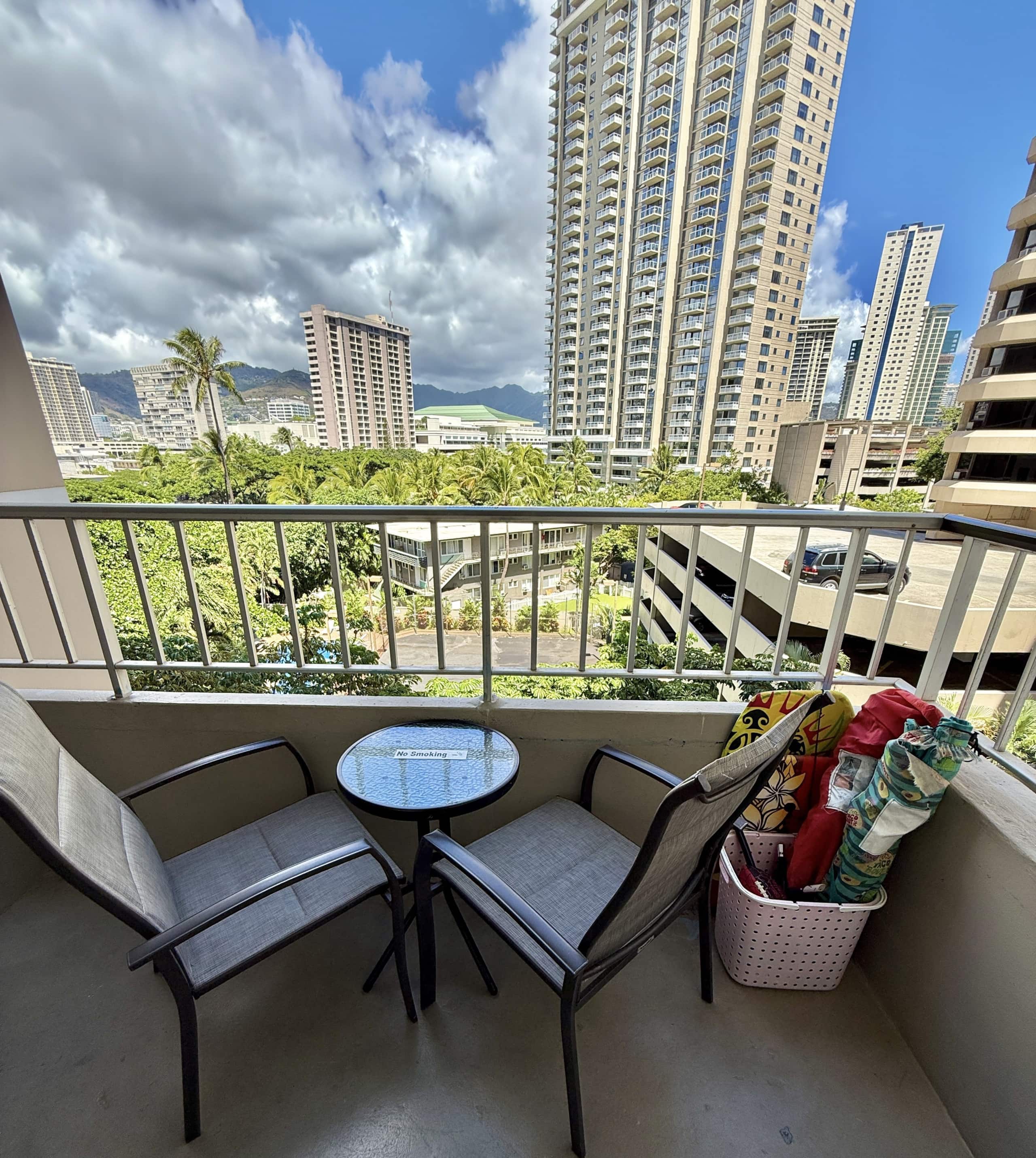 Waikiki studio with balcony block from the beach - Photo 13