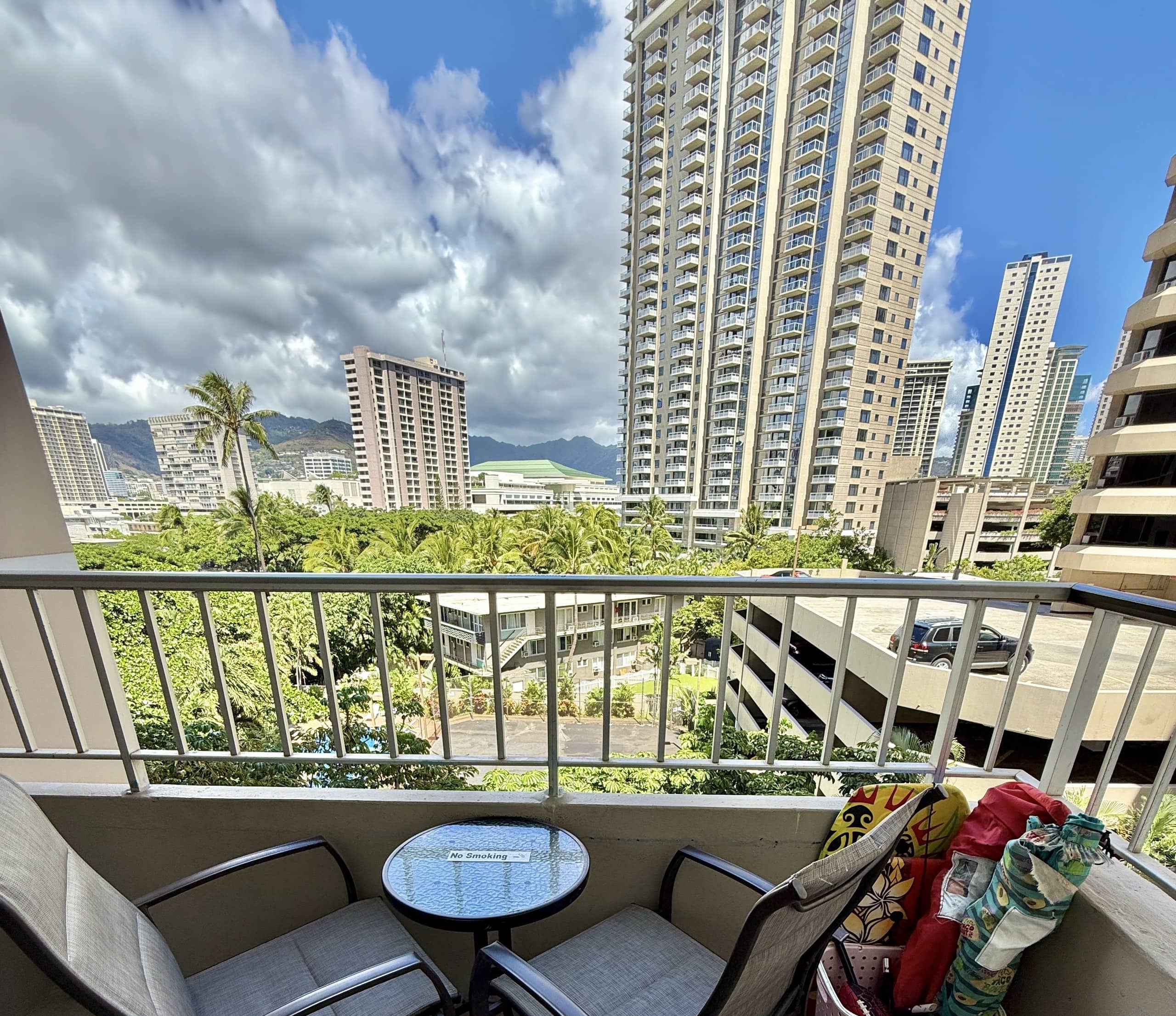 Waikiki studio with balcony block from the beach - Photo 6