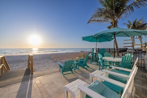 High-end Beach heaven, Sleeps 10, 3 private decks