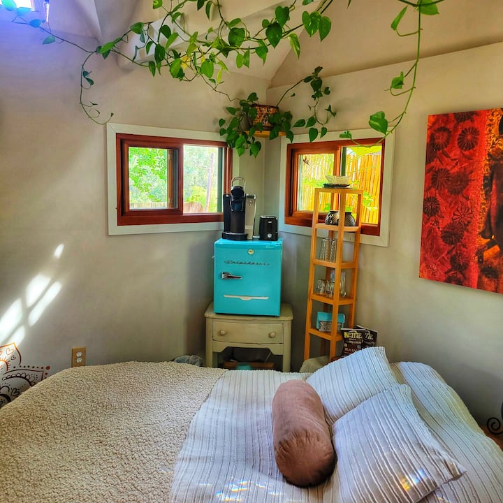 Charming Cottage Retreat Steps From Lake Hodges - San Diego, CA