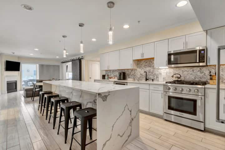 Magnificent bay views " Luxury Defined"