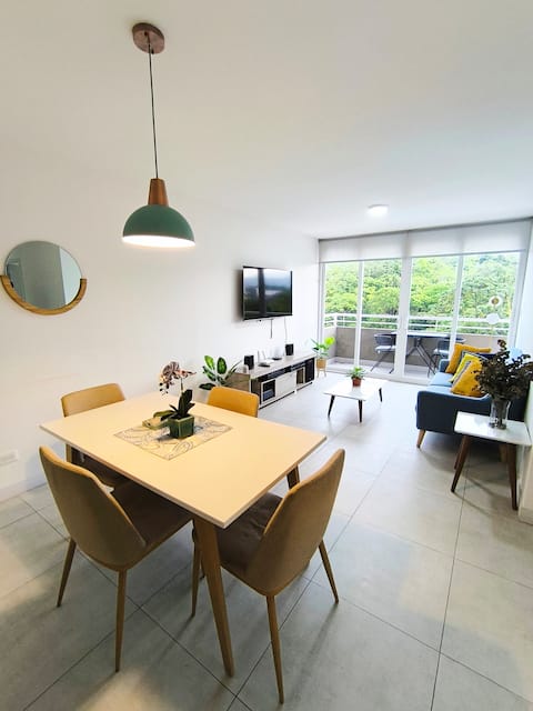 Spacious and bright 3b apartment w/great amenities