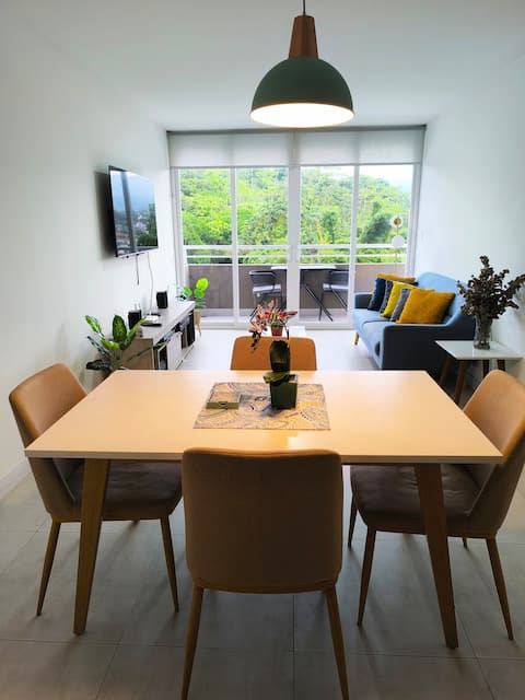 Spacious and bright 3b apartment w/great amenities