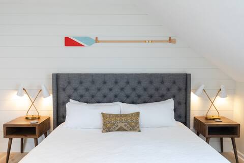 Andor Cottage | Downtown Lake Leelanau