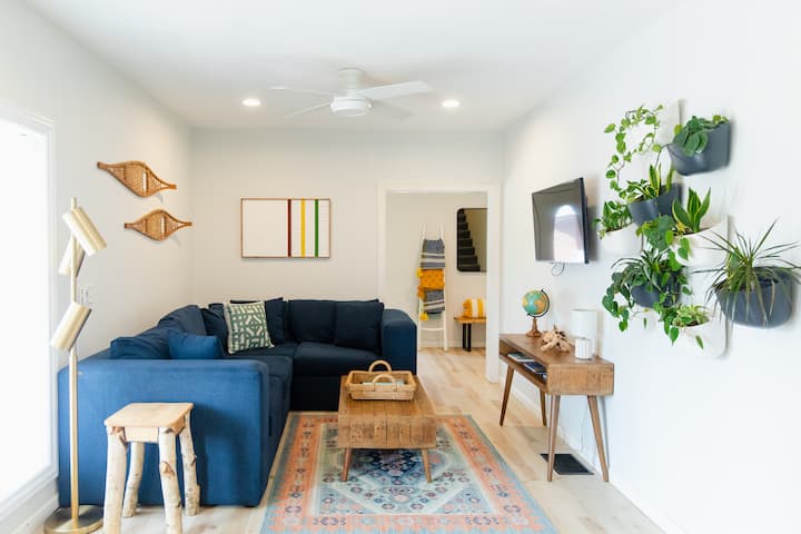 Andor Cottage | Downtown Lake Leelanau - Suttons Bay, MI
