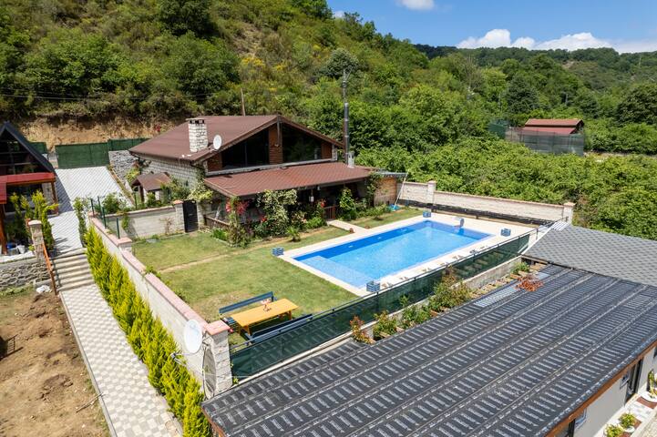 Alaçatı Evi 5+1 Doğanın kalbinde gallery image 2