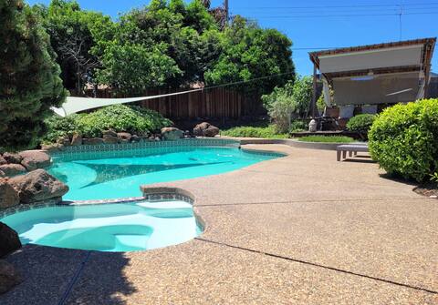 Quiet Oasis with Pool/Hot Tub just off Riverfront