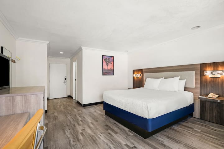 King Bed - Yucca Valley, CA