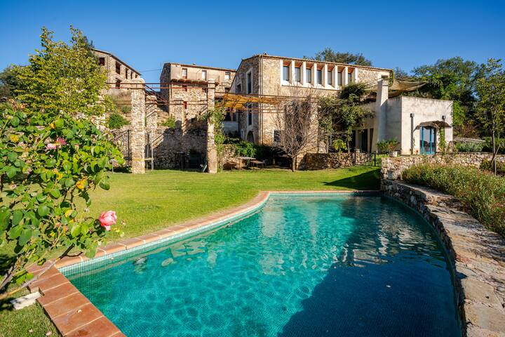 Luxurious Spanish Villa surrounded by nature gallery image 5