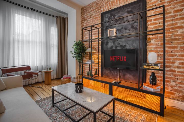 The Galata Tower: Central And Historic w/ Balcony gallery image 2