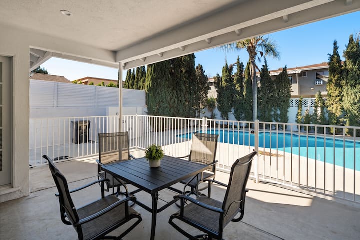 Prime location, 10 mins to universal studio & pool gallery image 2