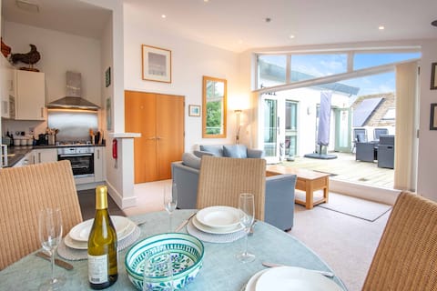 Successful Airbnb property: Penthouse apartment with lake views & spa access in Somerford Keynes