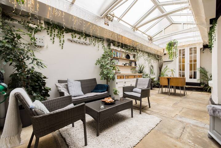 Stylish Space, Comfortable, Quiet + Conservatory gallery image 2