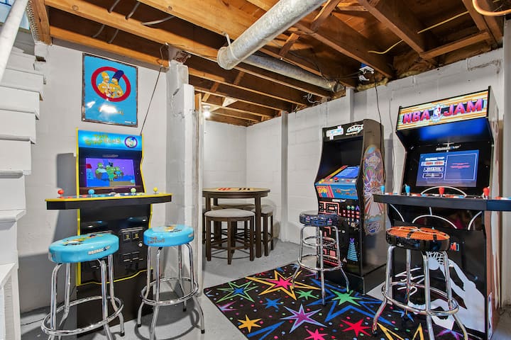 Game Room~massage Chair~just 1 Mile From Stadium! King Bed! - Green Bay
