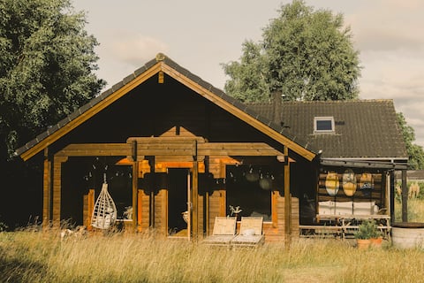 Retreat with wilderness bath & sauna, near the beach