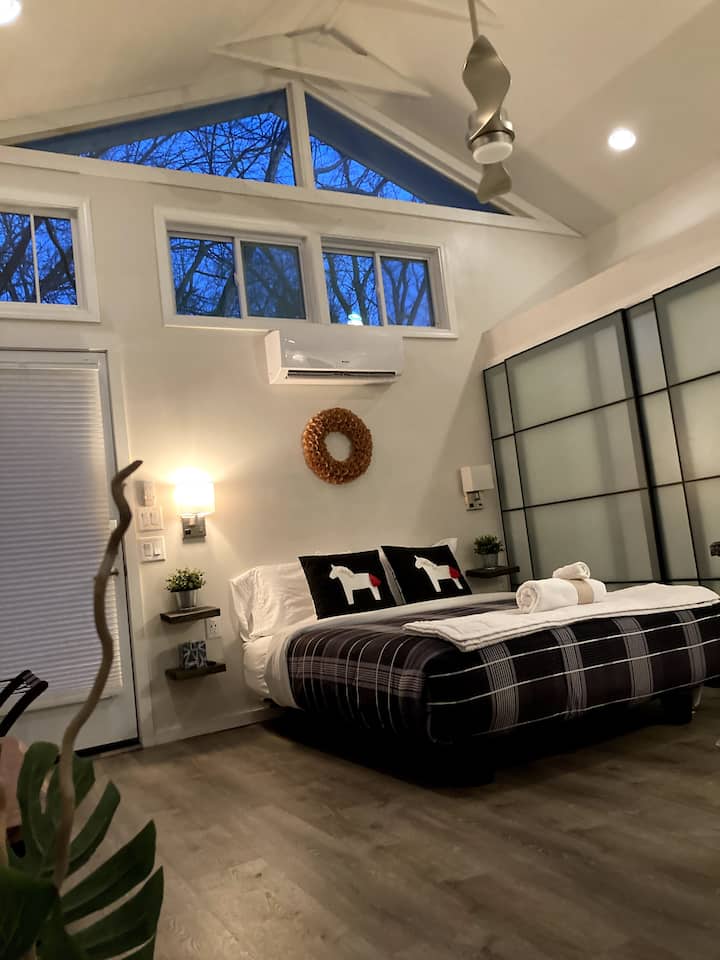 سرير مريح مع مرتبة مريحة