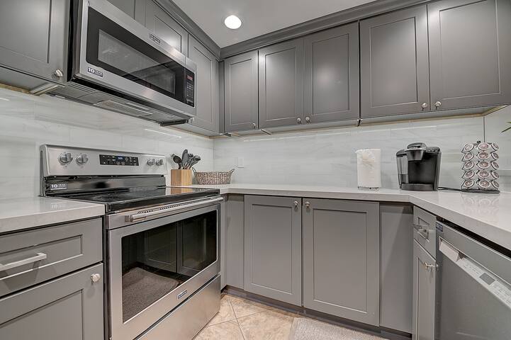 Avalon Terrace “Golfcart + AC” gallery image 5