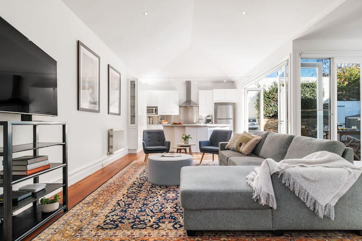 Stylish, Spacious Home in Albert Park Precinct