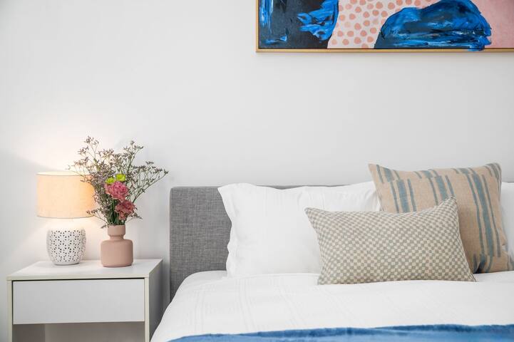 Stylish, Spacious Home in Albert Park Precinct gallery image 4