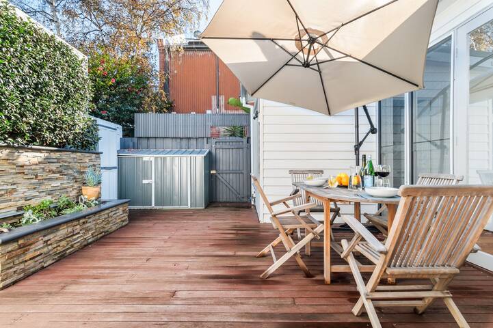 Stylish, Spacious Home in Albert Park Precinct gallery image 5