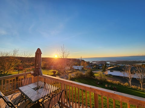 *NEW* (RED) Spacious Cottage - Best View in Alma!