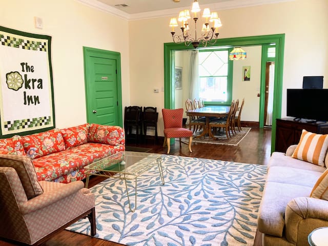 Okra Inn- Offst Parking, tons of space, Streetcar