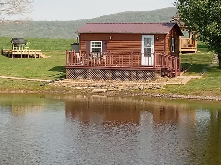 Adorable Tiny  Cabin With Mt. View - Crossville, TN