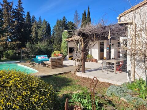 Large quiet house with pool