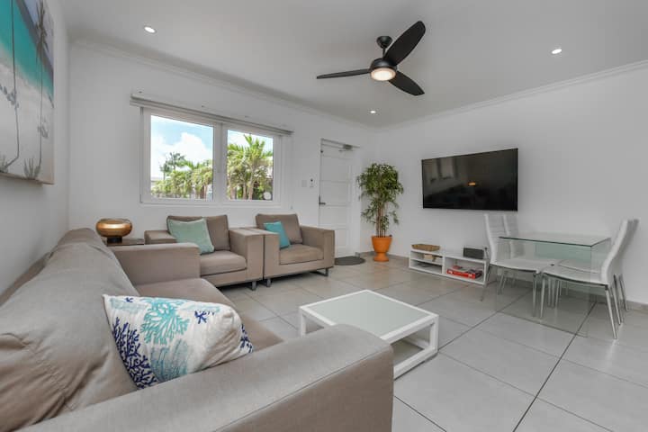 Luxe 2 Bdr Eagle Beach Condo - Walk To The Beach! - Aruba