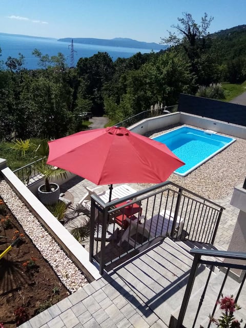 Popular Airbnb listing: Apartment Ivy, Lovran in Dobreć
