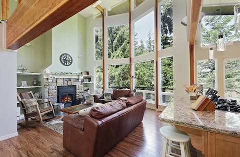 Luxury Forest Retreat with garden, fire pit & deck