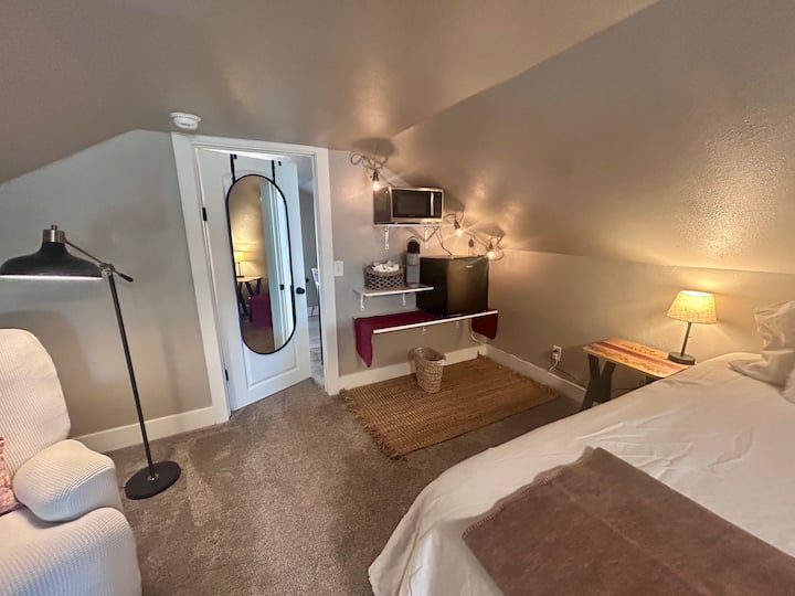 ไมโครเวฟขนาดเล็กเครื่องทำ keurig ตู้เย็น