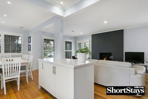 Successful Airbnb property: Shelly Cottage* Stay 3 Pay 2* in Portsea