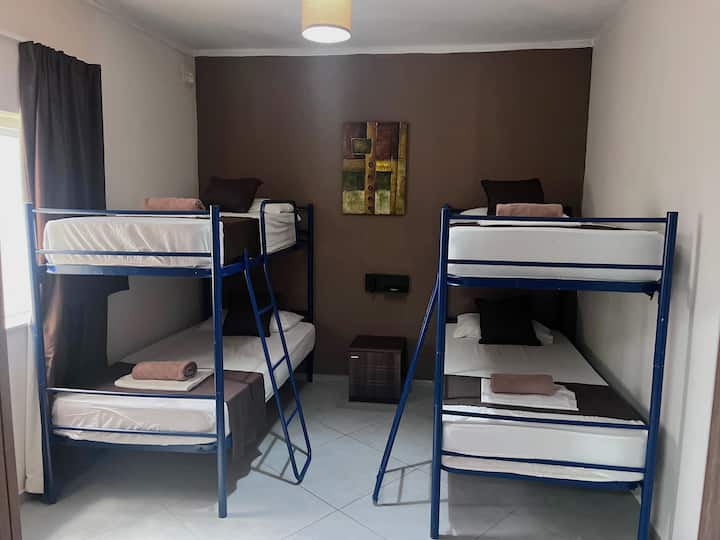 الطابق السفلي 