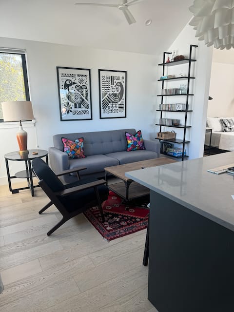 Popular Airbnb listing: Foster Heights Alley Up! in Rosewood