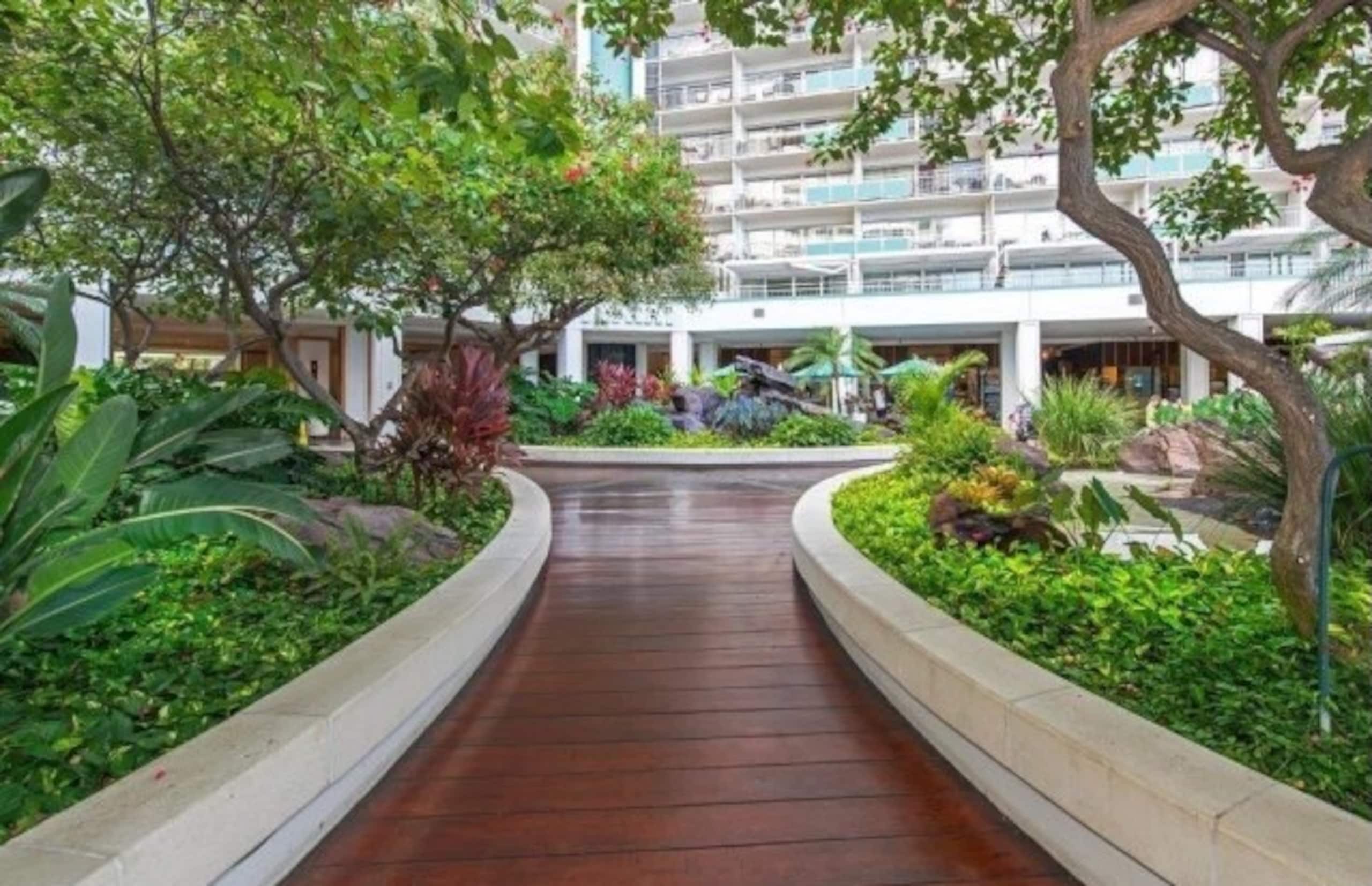 Condo in Honolulu · ★4.83 · 1 bedroom · 2 beds · 1 bath - Image 33