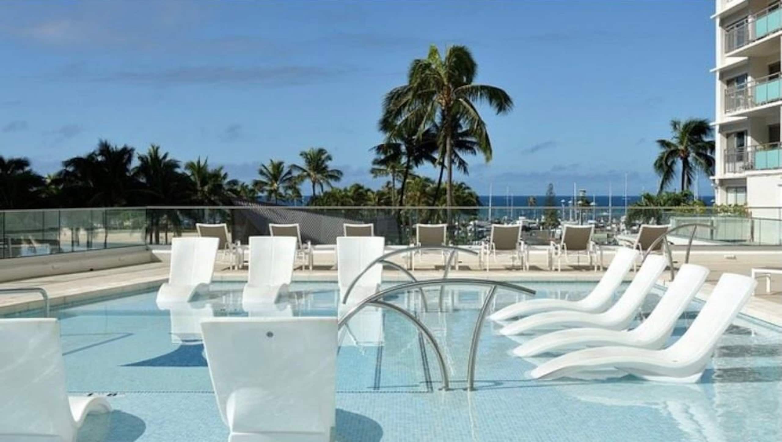 Condo in Honolulu · ★4.83 · 1 bedroom · 2 beds · 1 bath - Image 30
