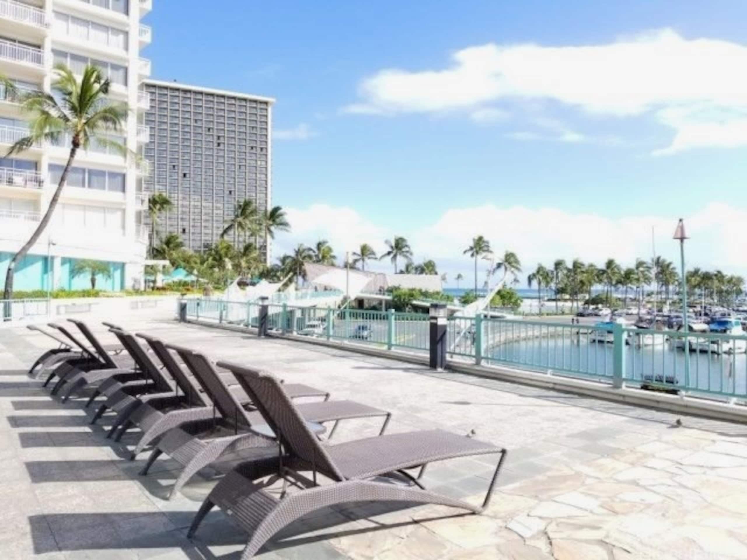 Condo in Honolulu · ★4.83 · 1 bedroom · 2 beds · 1 bath - Image 36