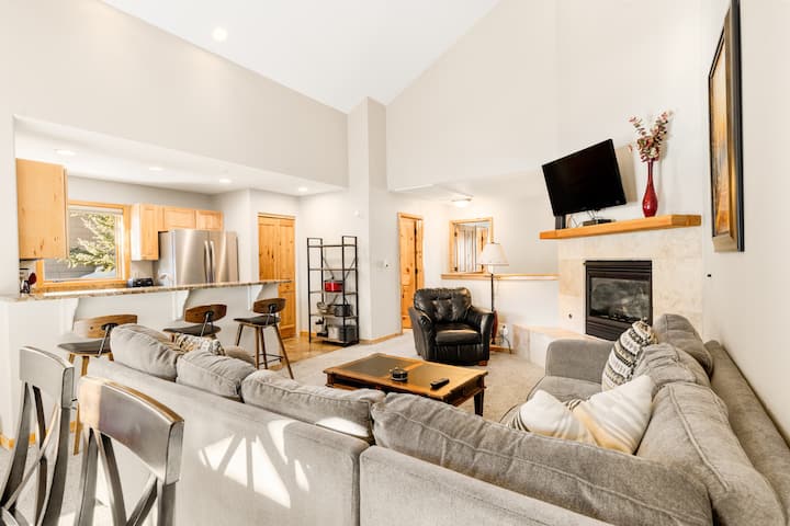 Easy Access To Skiing, Hiking And Town; Hot Tub - Copper Mountain, CO
