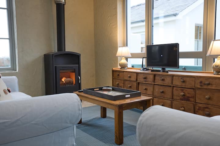 Portloughan Cottage

 Rural Retreat With Sea Views - Strangford