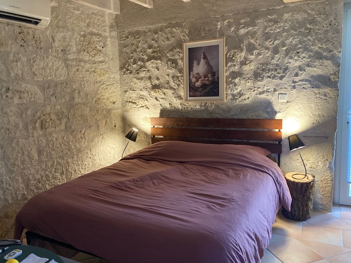 Di tingkat bawah terdapat katil 160x190