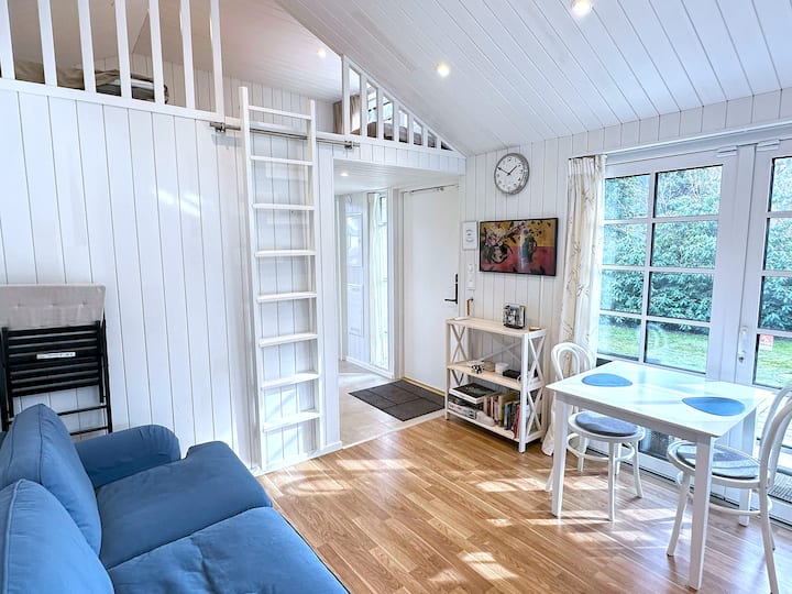 Tiny House Hidden In The Backyard - Höllviken