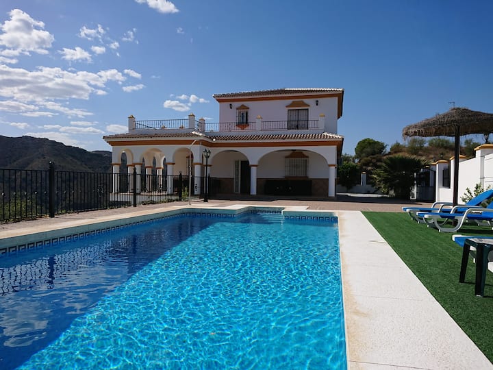 Villa Jazmín. Piscina Privada. - Alhama