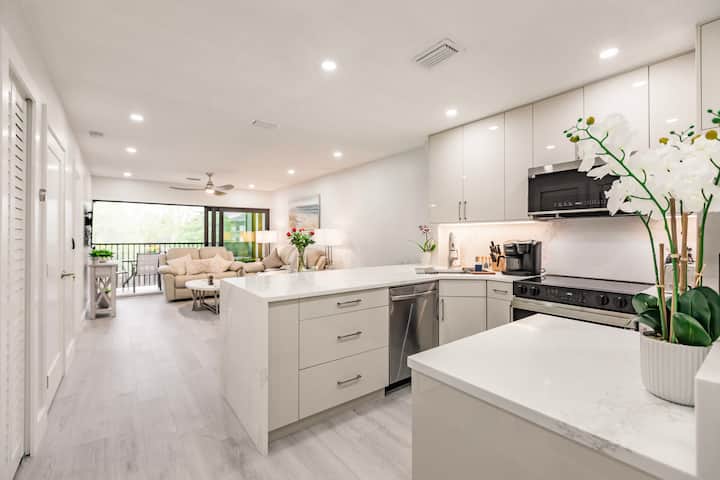 Park Shore Resort, Top Floor Bldgh #347-lake View - Naples, FL